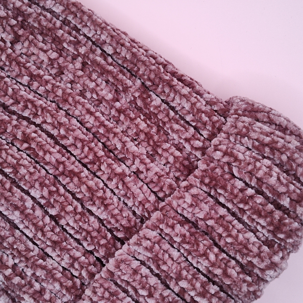 Minky NWT Pink Knit Beanie with Pom Pom - Picture 3 of 5